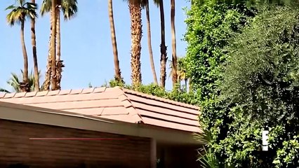 KARDASHIAN SISTERS VISIT THEIR GRANDPARENTS' OLD HOUSE