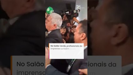 Polícia agride jornalistas e deputados após retirada de Glauber Braga da Mesa da Câmara #shorts