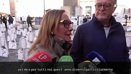 Morti nelle carceri, flash-mob con 72 sagome senza volto davanti a Montecitorio