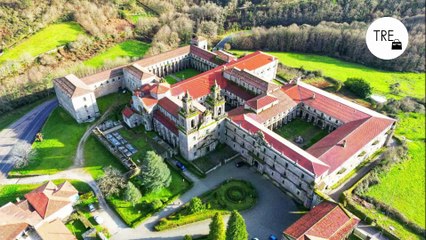 El desconocido pueblo rural con un monasterio del siglo XII que los expertos apodan "El Escorial gallego"