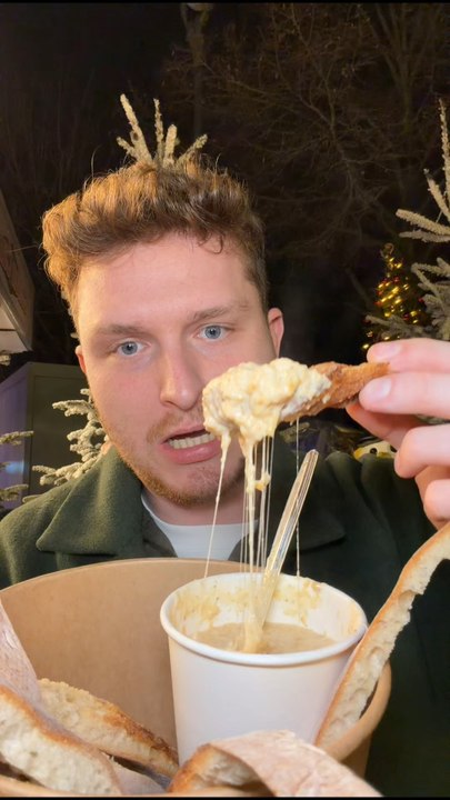 Marché de Noël Paris Tuileries 😍✨Cuisse de dinde XXL, frites, sandwich raclette, fondue XXL, fraises au chocolat… il y en a pour tous les goûts ! 😱🔥De quoi bien me régaler avant les fêtes de fin d’année 😍✨