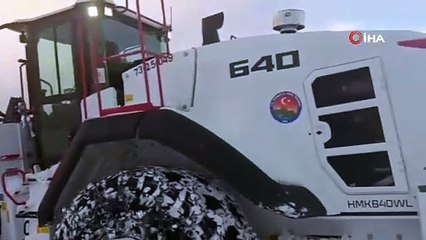 Bu kareler bugün Türkiye'de çekildi... Kar kalınlığı dozeri de aştı!