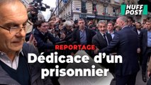 Avant la dédicace du livre de Nicolas Sarkozy, on a fait lire ces extraits polémiques à ses futurs lecteurs