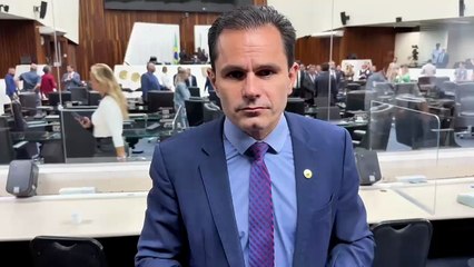 Marcio Pacheco e Romanelli protocolam PL para limitar preços das passagens aéreas no Paraná