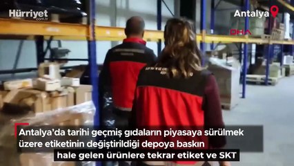 Antalya’da tarihi geçmiş gıdaların piyasaya sürülmek üzere etiketinin değiştirildiği depoya baskın