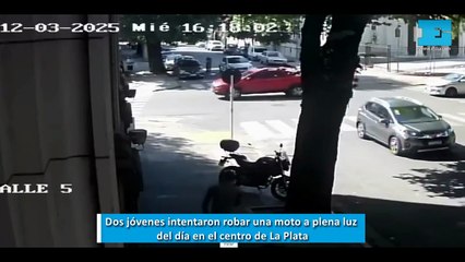 Dos jóvenes intentaron robar una moto a plena luz del día en el centro de La Plata