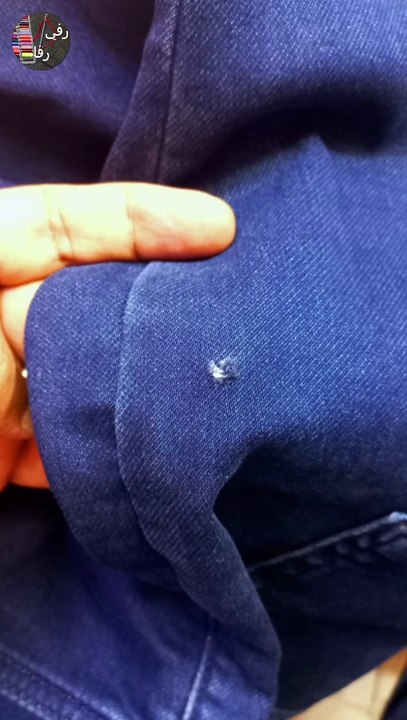 Decorate torn clothes in professional ways.