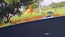 Câmera flagra momento em que caminhão capota e pega fogo em Arapongas