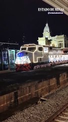 Trem iluminado da VLI chega a BH e leva clima de Natal à Estação Central