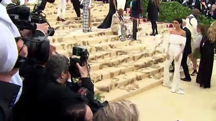 Kendall Jenner Pushes Assistant At Met Gala