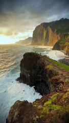 Cinematic Cliff Sunset – Ocean Waves & Golden Hour