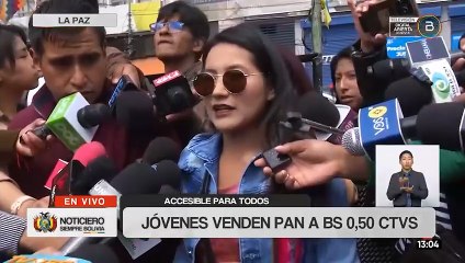 Jóvenes emprendedores venden pan a 50 centavos en La Paz