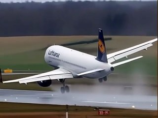 Crosswind Chaos 🌪️✈️ Lufthansa Jet Battles Brutal Winds 😱🔥 Near Wingstrike Landing in Hamburg 🌍⚡