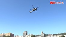 震撼！UH-60M 黑鷹直升機 高雄駁二滯空懸停演練