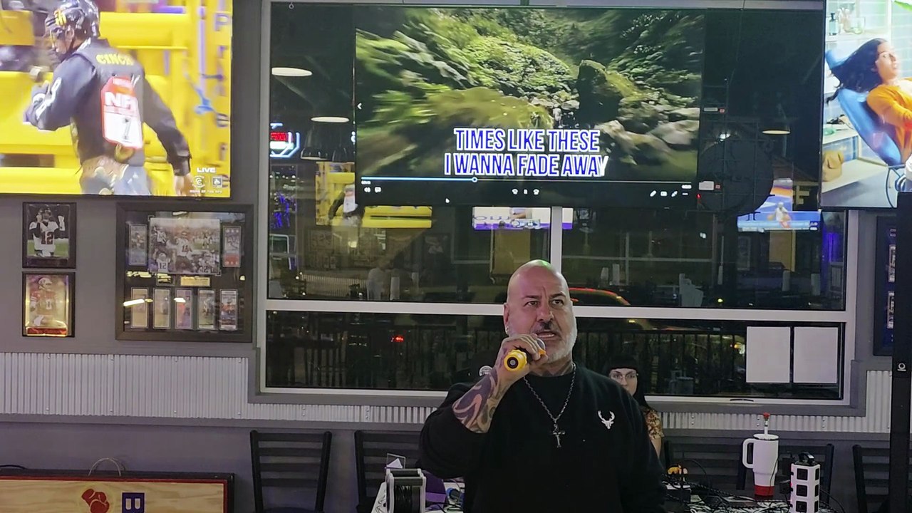 FIVE FINGER DEATH PUNCH - TIMES LIKE THESE (PERFORMED LIVE AT BOUT TIME)