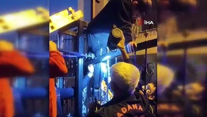 Adana’da korkunç kaza: Bacağına demir korkuluk saplandı!