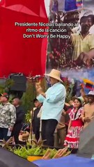 Em plena tensão com EUA, Madura canta "Don't Worry, Be Happy"