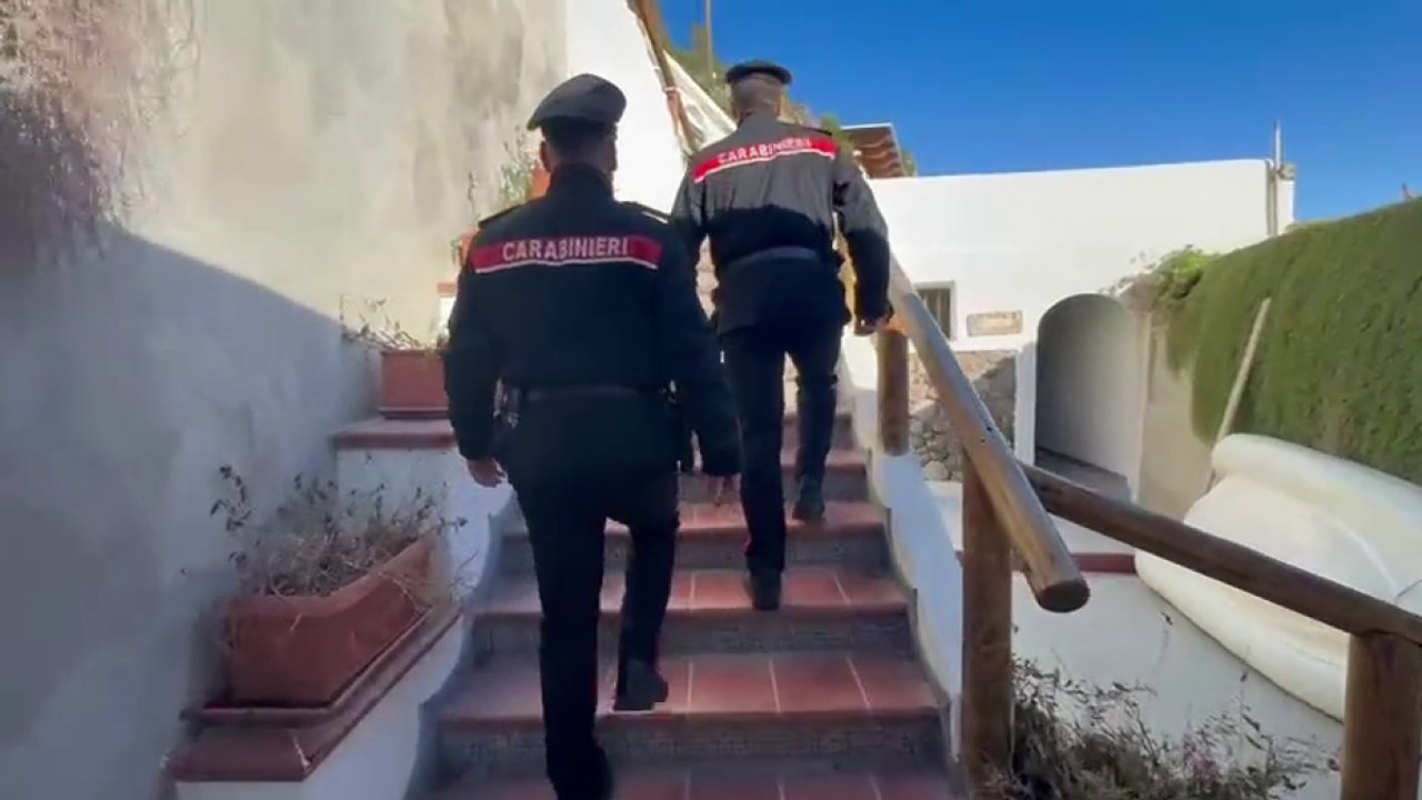 Sequestrato il beach club dei vip "Le Fumarole" a Ischia : «Reiterati abusi edilizi, commessi dal 1968»