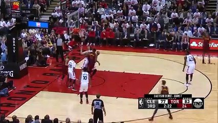 Khloe Kardashian Reacts To Tristan Thompson Getting Booed After Cheating | Hollywoodlife