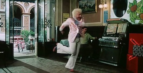 LA MAZURKA DEL BARONE, DELLA SANTA E DEL FICO FIORONE    (Pupi Avati; Grottesco; 1975)