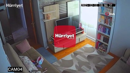 Balıkesir'de 4.9 büyüklüğündeki deprem anı kamerada