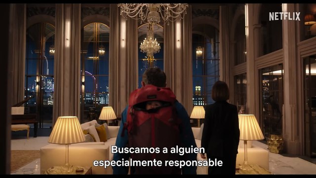 'El hombre contra el bebé', tráiler de la serie de Netflix