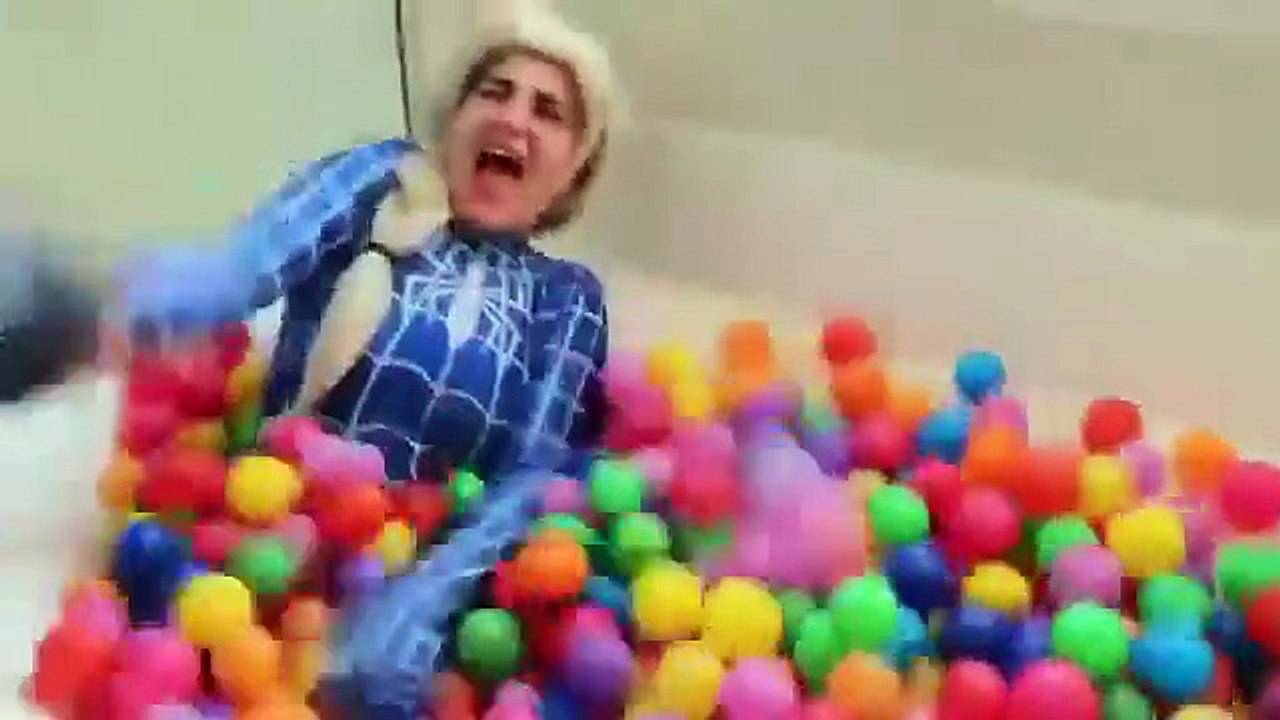 Frozen Elsa vs Venom vs Hulk & Blue Spiderman - Bath Time Ball Pit  Real Life Superhero Movie