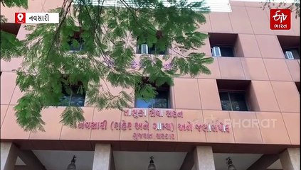 બોલો! નવસારીમાં મામલતદાર કચેરીના IDથી 'અજાણી વ્યક્તિ' NRI મહિલાનું ગેરકાયદે આધાર કાર્ડ બનાવી ગઈ