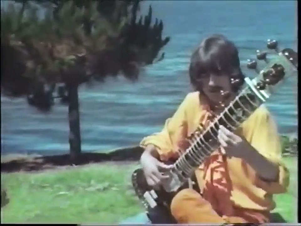 Ravi Shankar enseña a George Harrison a tocar el sitar en 1968 (Rishikesh, India, sede central, rareza)