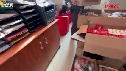 Lucca: Guardia di finanza sequestra 500mila articoli natalizi non sicuri in Versilia