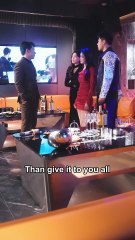 Kissed her feet for love 3 years!Got dumped after the crash!Reborn with hate,Watch her kneel to beg!