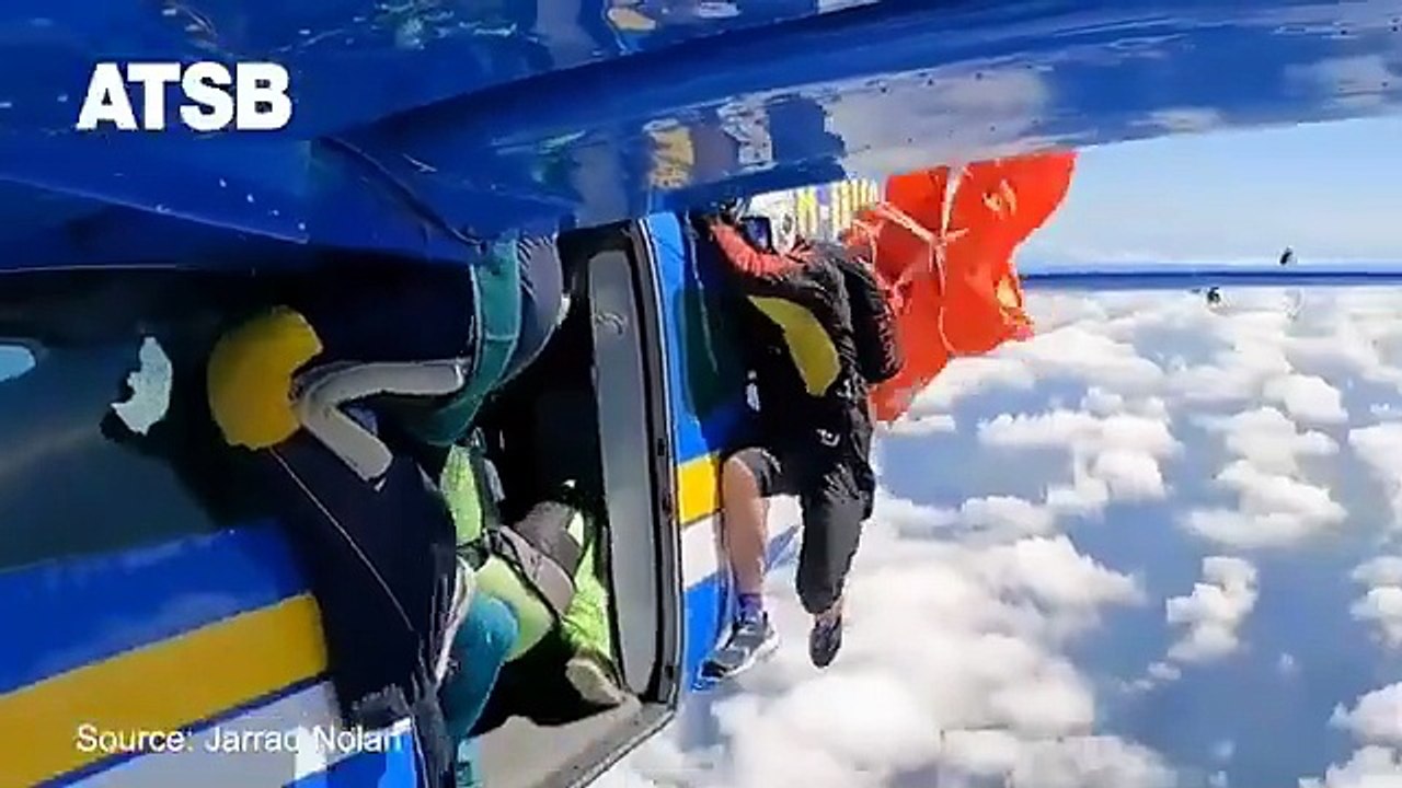 Colgando del avión 1