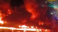 Fuerte Incendio Devora Mercado de San Petersburgo, Rusia