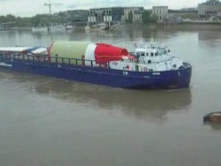 L'A380 sur la Garonne à bordeaux