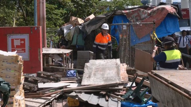 Continúa el desalojo de buhoneros en la 24 de Diciembre