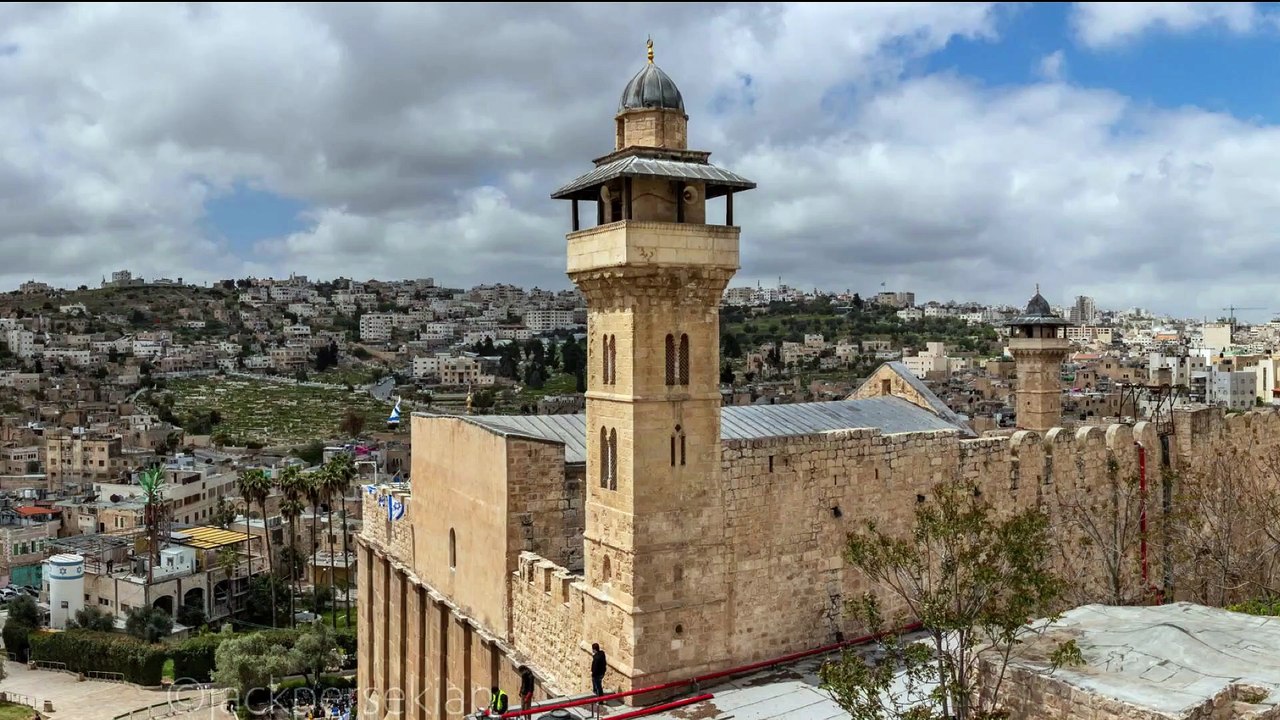 The Heart of Hebron and the Ibrahimi Mosque Are Being Judaized Following the Same Steps as the Judaization of Al-Aqsa Mosque