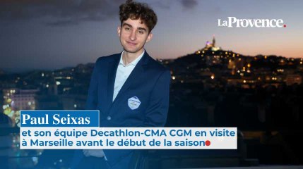 Paul Seixas et son équipe Decathlon-CMA CGM en visite à Marseille avant le début de la saison