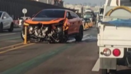 람보르기니, 중앙선 넘어 3대 충돌...2명 다쳐 / YTN