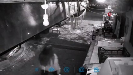 Sandalyede otururken bıçaklanarak öldürülmüştü: 17 yaşındaki sanığa 20 yıl hapis