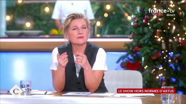 Oui bah ça va, on ne va peut-être pas revenir là-dessus : Artus recale Anne-Elisabeth Lemoine qui tente de lui reparler de ses débuts difficiles.