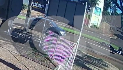 Câmeras registram acidente entre moto e Corolla que deixou mulher ferida no Bairro Coqueiral