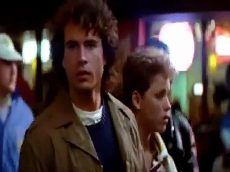 Jóvenes ocultos (The Lost Boys) |1987| - Trailer subtitulado en español