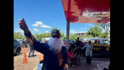 Papai Noel da PRF leva alegria às crianças internadas no HUOP em Cascavel