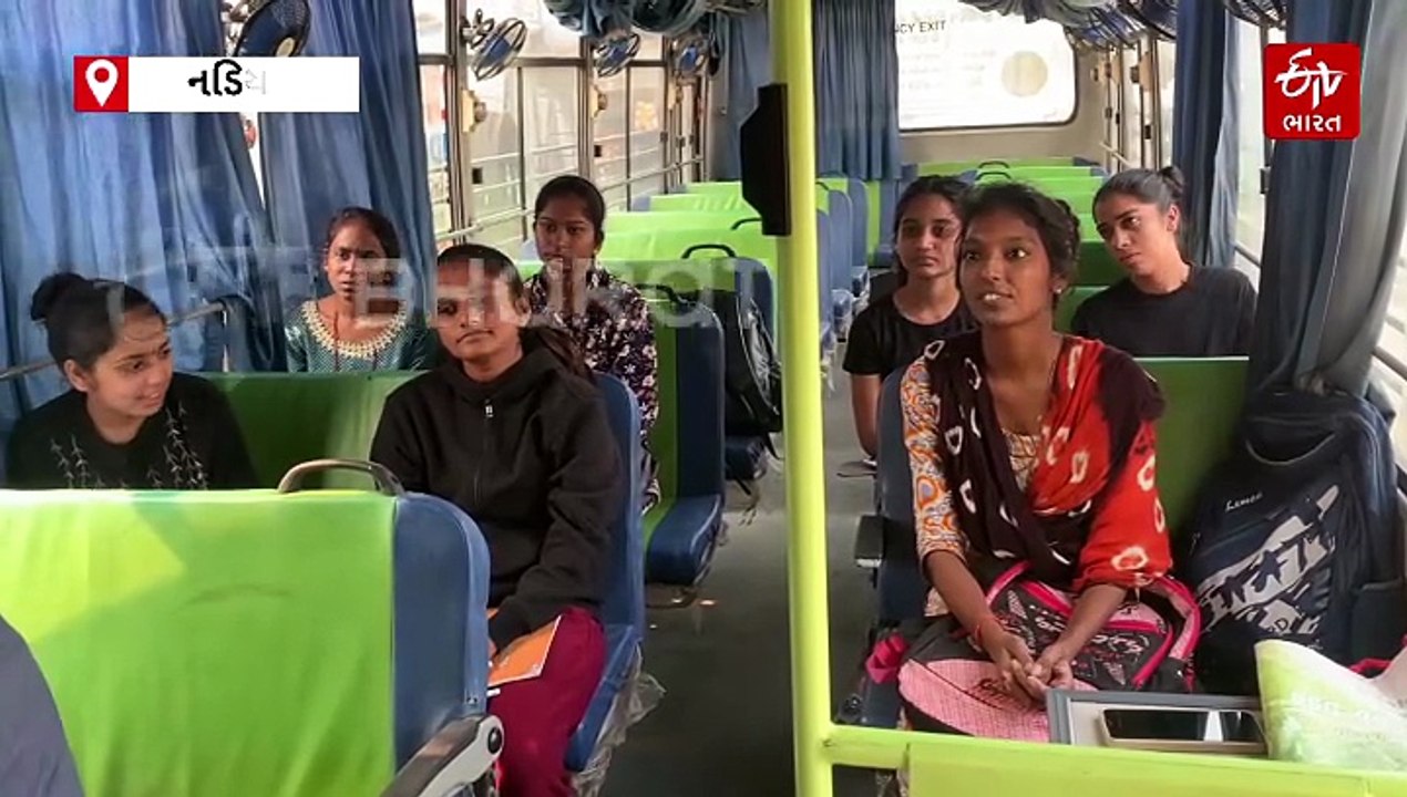 ઘરે બેઠા શિક્ષણ આપતી નડિયાદની હરતી ફરતી અનોખી કોલેજ, સ્કૂલ ડ્રોપ-આઉટ યુવતીઓને બસમાં ભણાવાય છે
