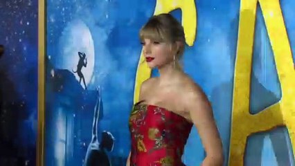 Rihanna Officially Becomes A Billionaire