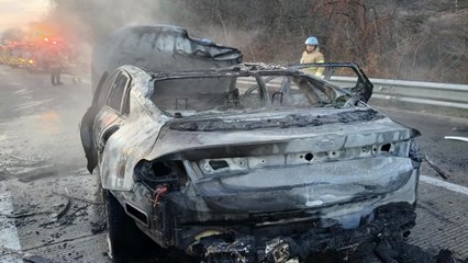 중앙고속도로서 추돌 사고 뒤 화재...1명 부상 / YTN