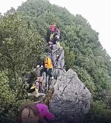 Turista cai de penhasco ao tentar tirar selfie; veja