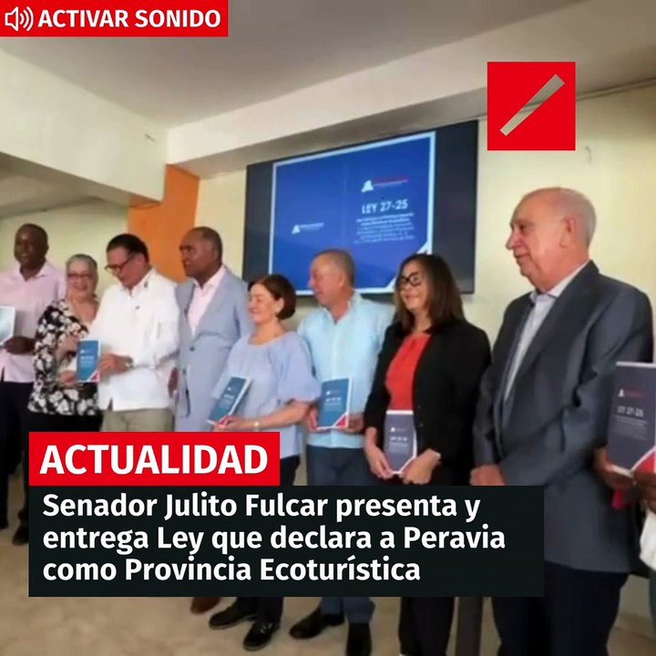 Senador Julito Fulcar presenta y entrega Ley qu...