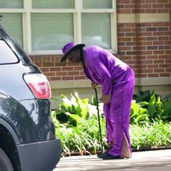 Gold Digger prank. Short dress girl