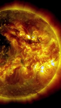 Notre Soleil est incroyablement actif ces derniers temps, enchaînant les éruptions solaires les unes après les autres ! ☀️⚡ Plusieurs de ces phénomènes devraient atteindre la Terre dans les prochains jours